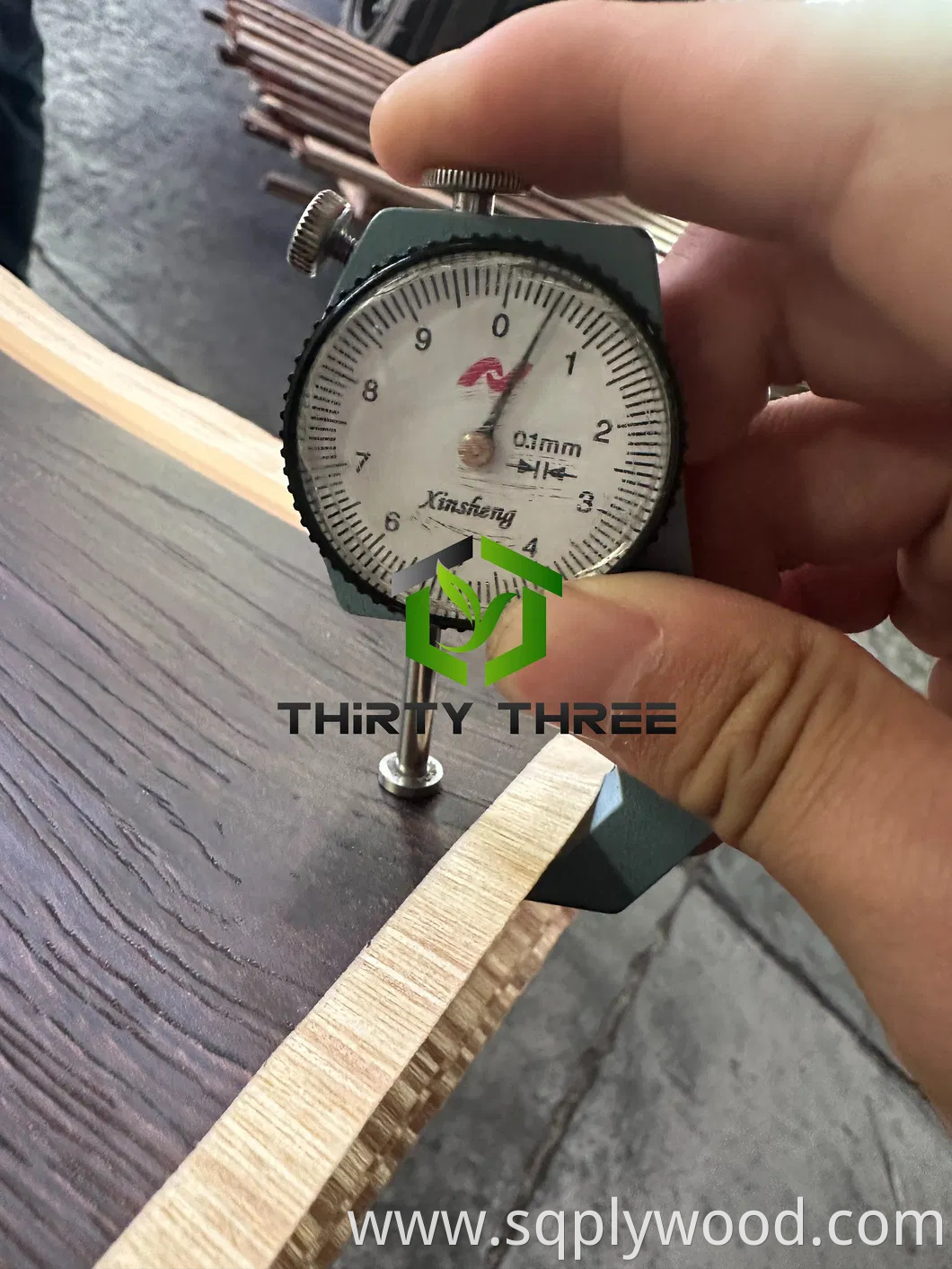 1.5mm Furniture Grade Melamine Faced Plywood Synchronized Recon Plywood for Furniture